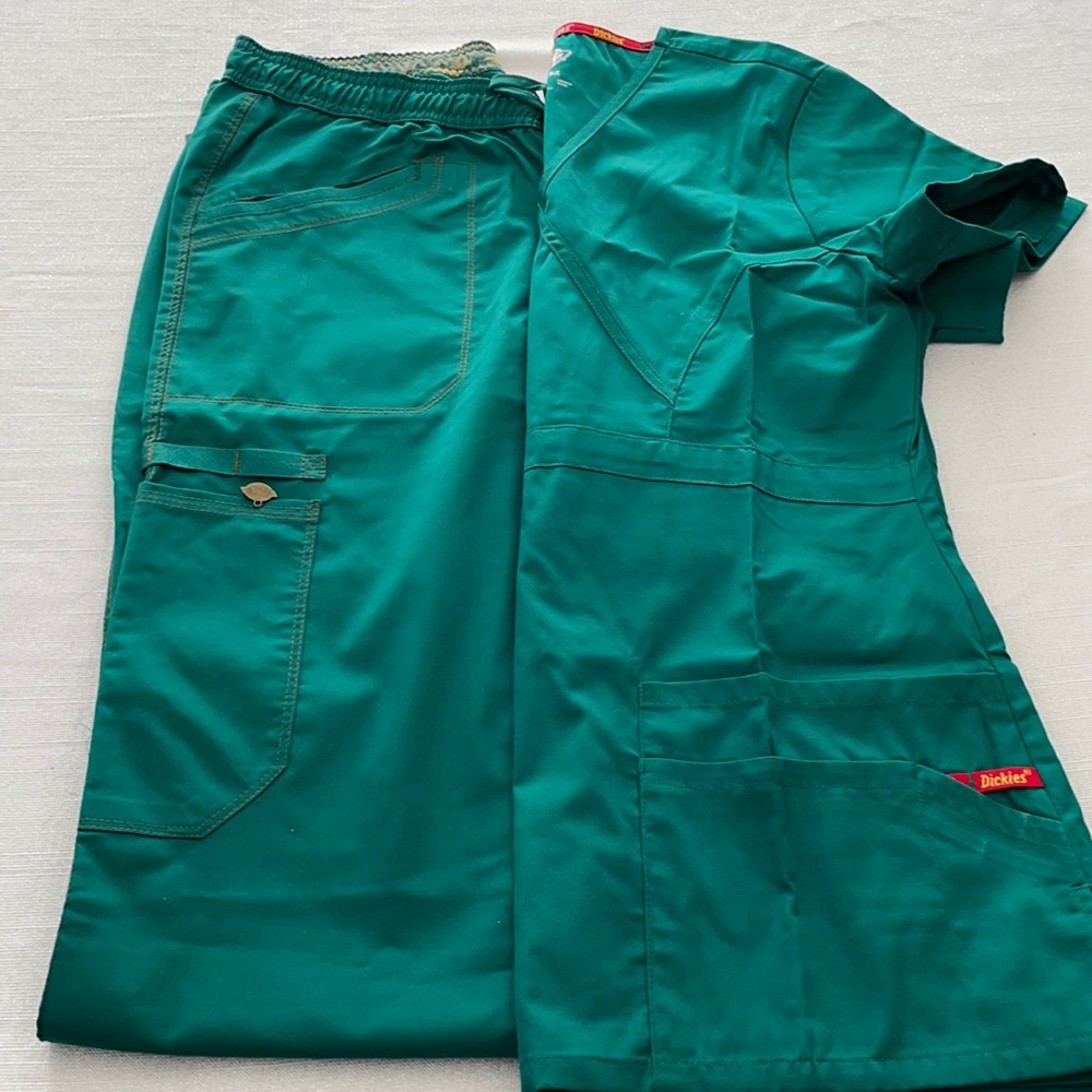 Scrubs set